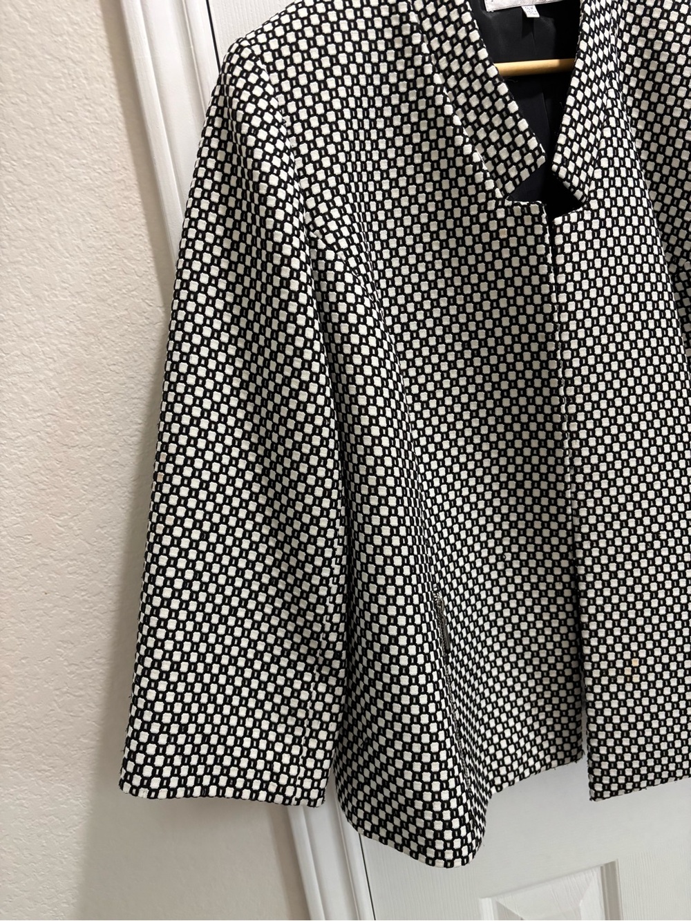 Jones Studio Black and White Patterned Blazer - Picture 5 of 6